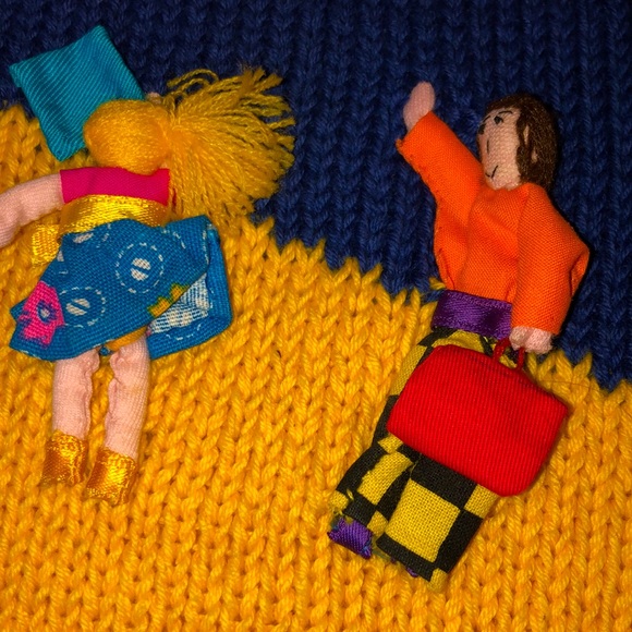 Raquel’s Size M Short Sleeve Knit Teachers Sweater - Picture 3 of 9